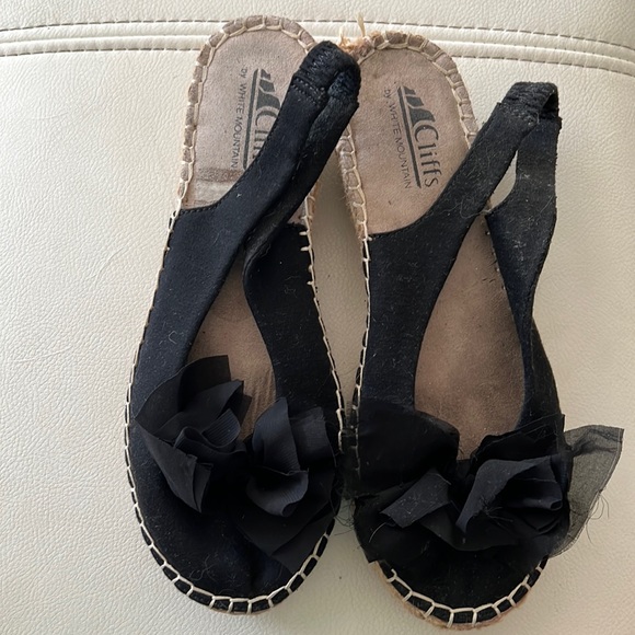 Trendy black wedge with fabric bow size 7! - Picture 1 of 2